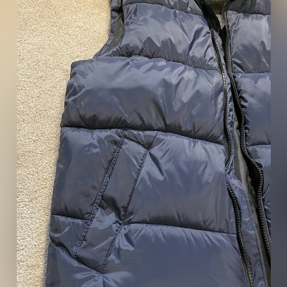 Old Navy Men’s Puffer Vest Sz S - Picture 5 of 6